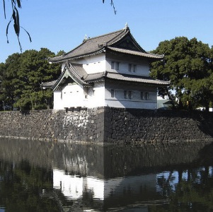 thumbnail_Walking_Tour:_Visit_the_Remains_of_the_Edo_Castle