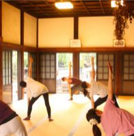 thumbnail_Do Zen meditation and Pilates at temple