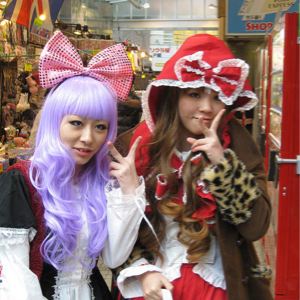 thumbnail_Buying the Visual-kei fashion in Harajuku